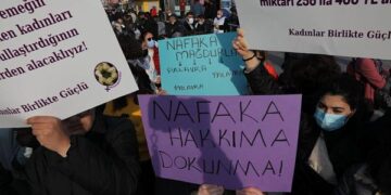 AYM’den nafakada yeni düzenleme gerektiren karar