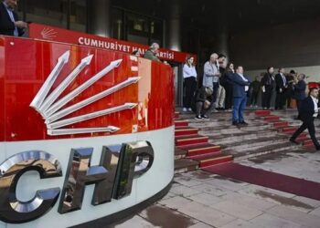 CHP’de deprem: 48 kişi ihraç edildi
