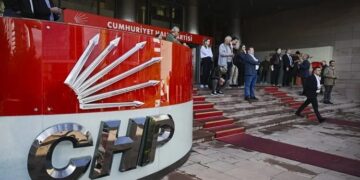 CHP’de deprem: 48 kişi ihraç edildi