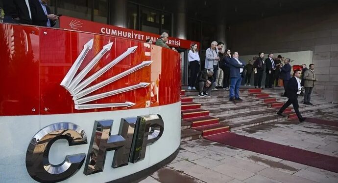 CHP’de deprem: 48 kişi ihraç edildi