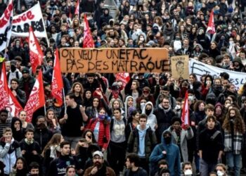 Fransa’da liselilerin eyleminde 202 yaralı