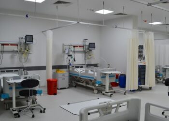 30 öğrenci hastaneye kaldırıldı